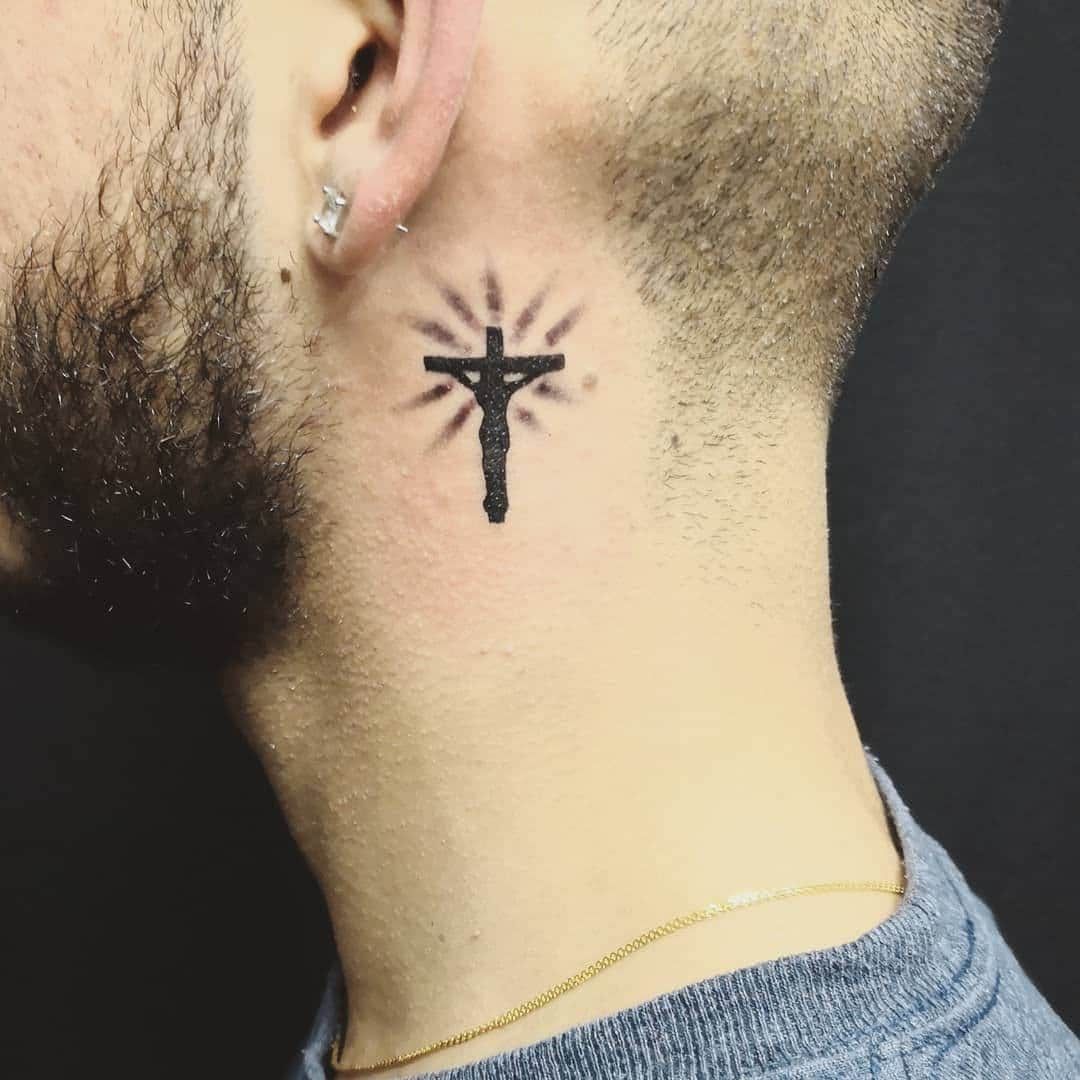 tatuagem lateral pescoço masculina