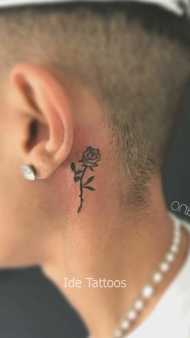 dor tatuagem pescoço masculina
