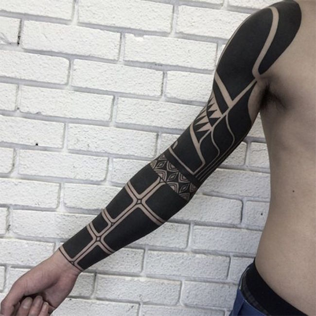 estilo blackout tattoo