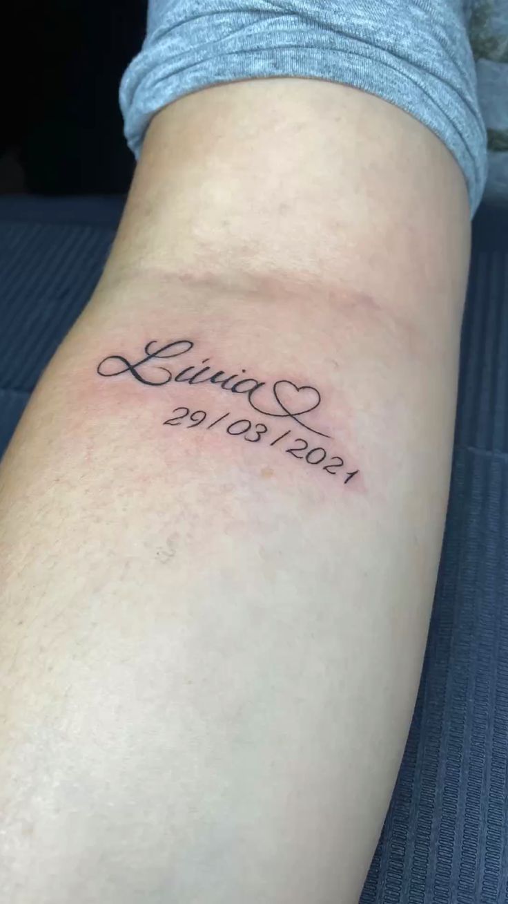 tatuagem alice masculina fineline