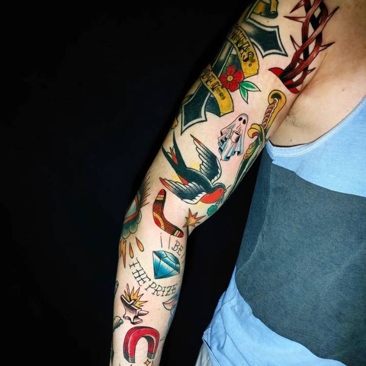 desenhos de tatuagem old school braço masculino