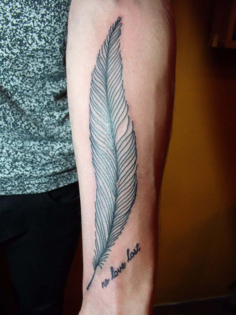 tatuagem masculina para cobrir nome braço
