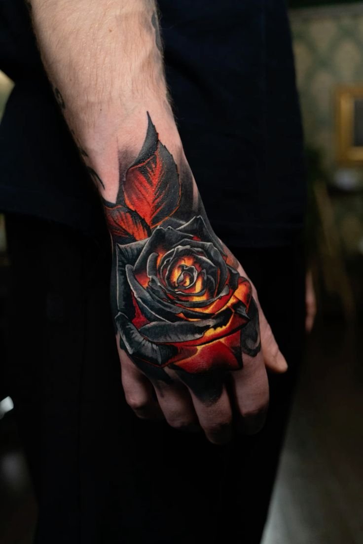 tatuagem masculina lobo mão