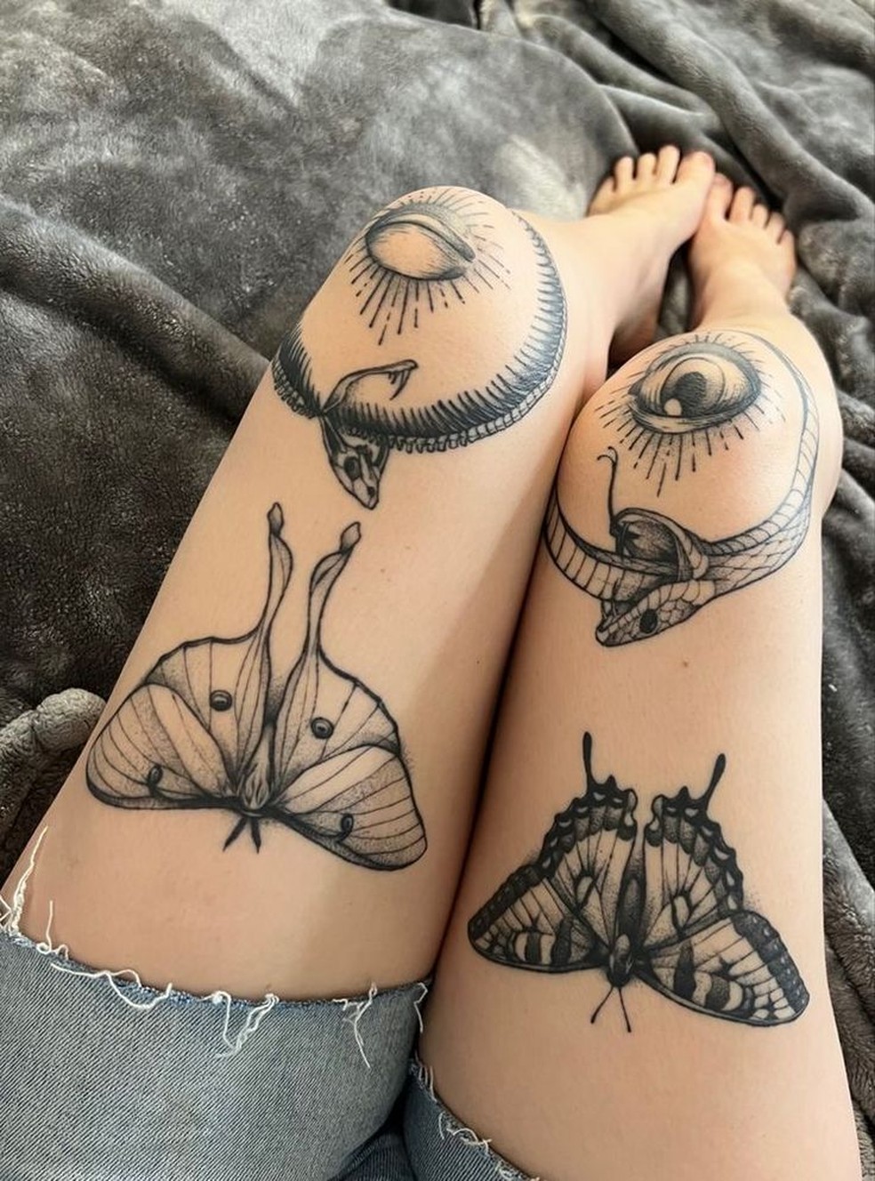 tatuagem joelho simétrica