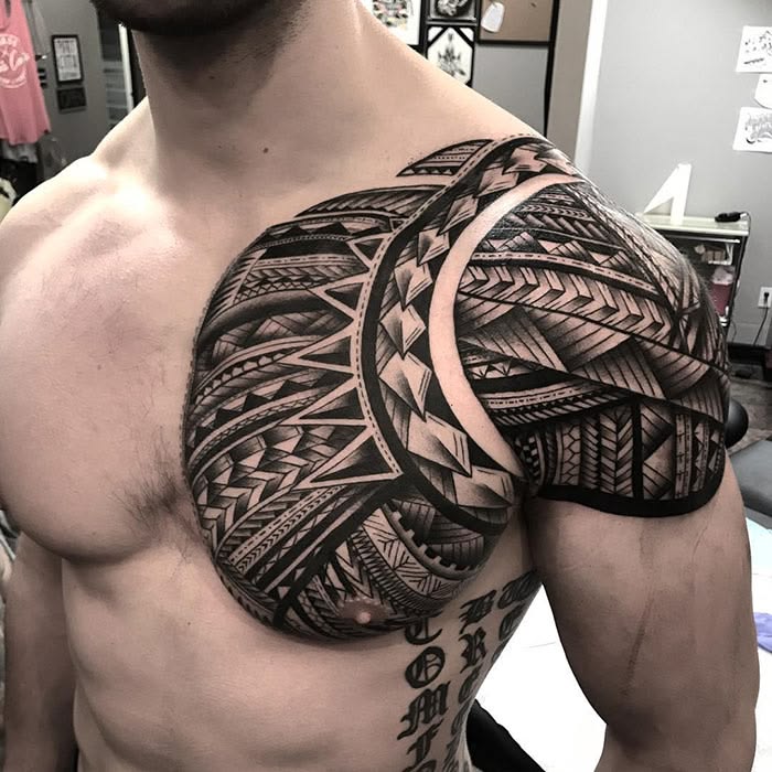 tatuagem peito feminino