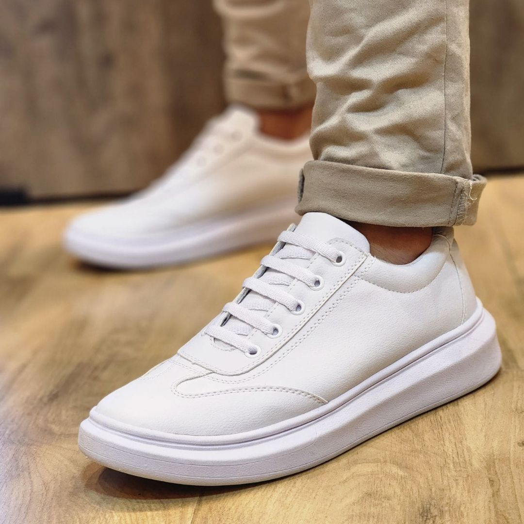 tênis branco masculino minimalista
