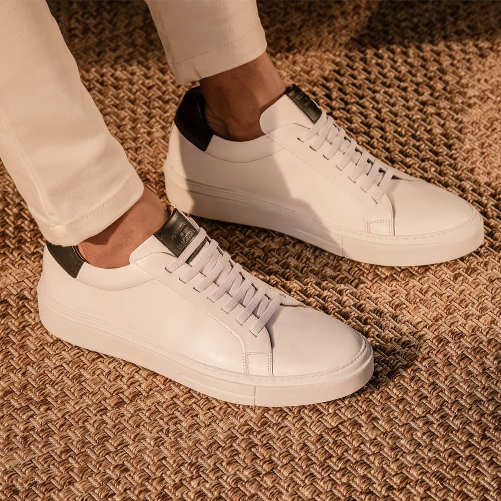 tênis branco masculino minimalista