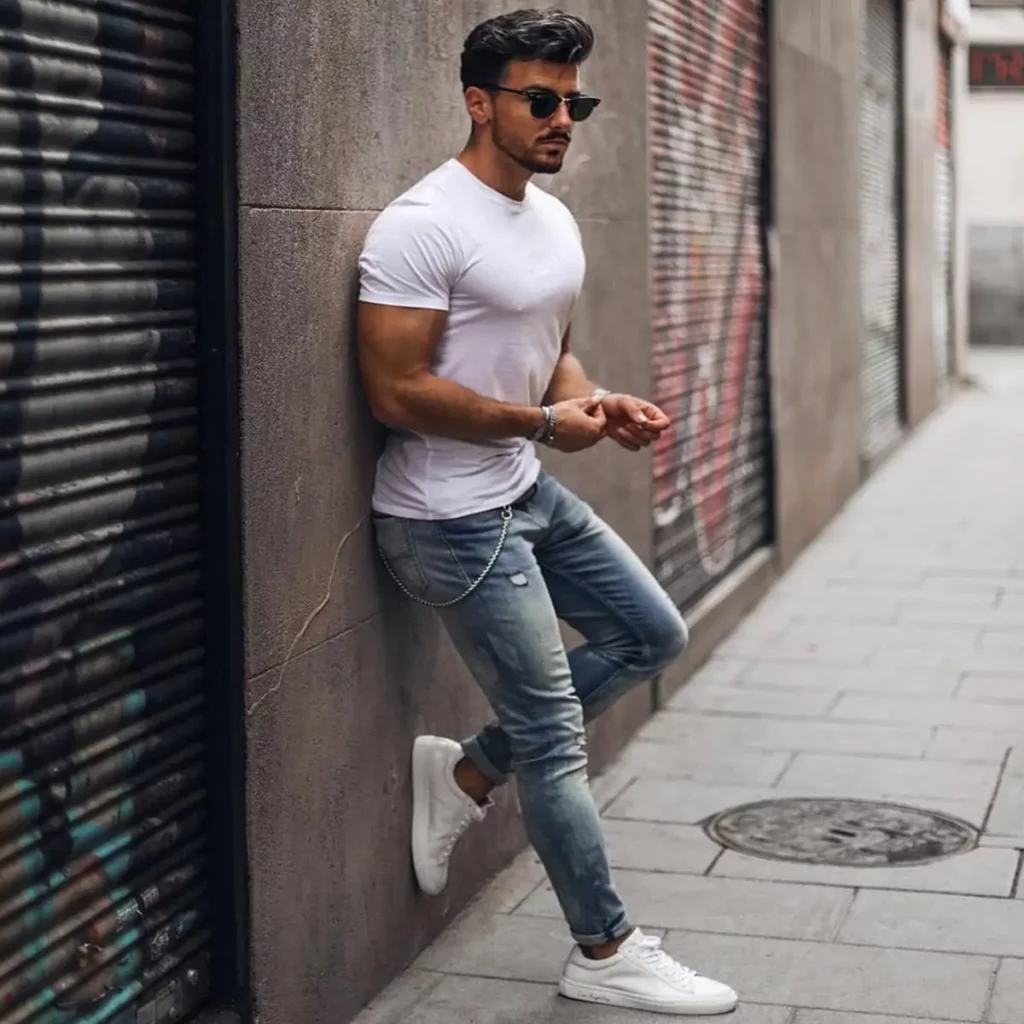 tênis de lona com jeans