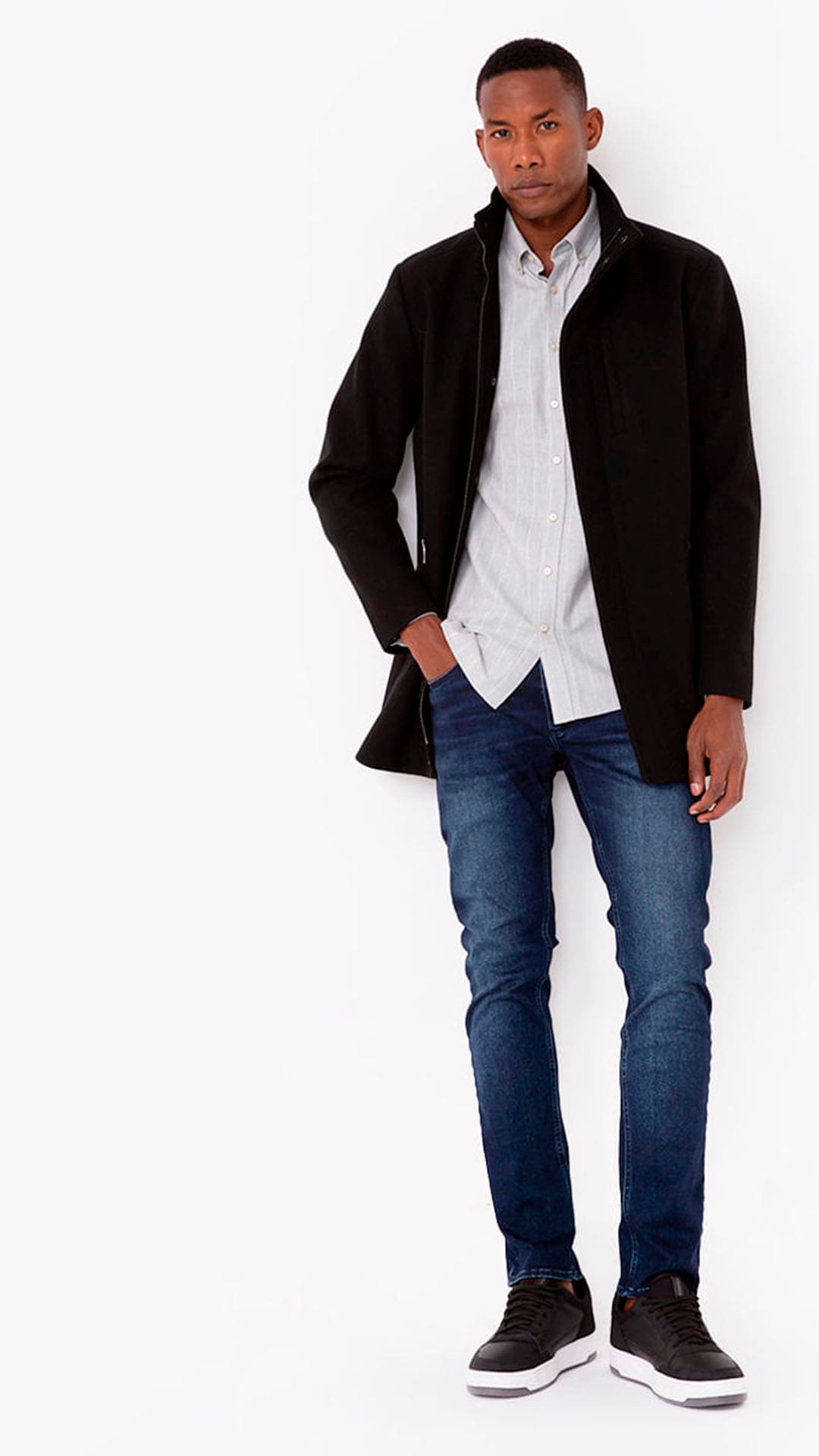como dobrar a barra da calça jeans com tênis