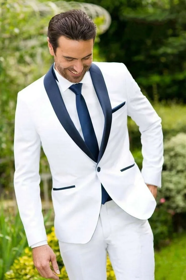 terno azul marinho com camisa branca