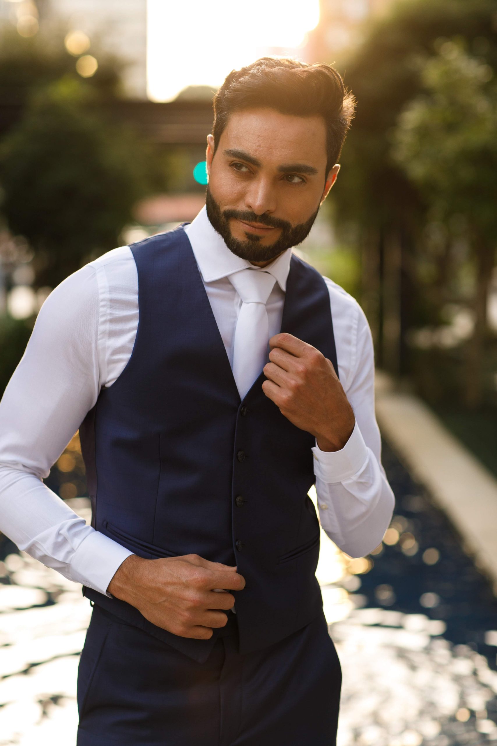 blazer azul com calça branca