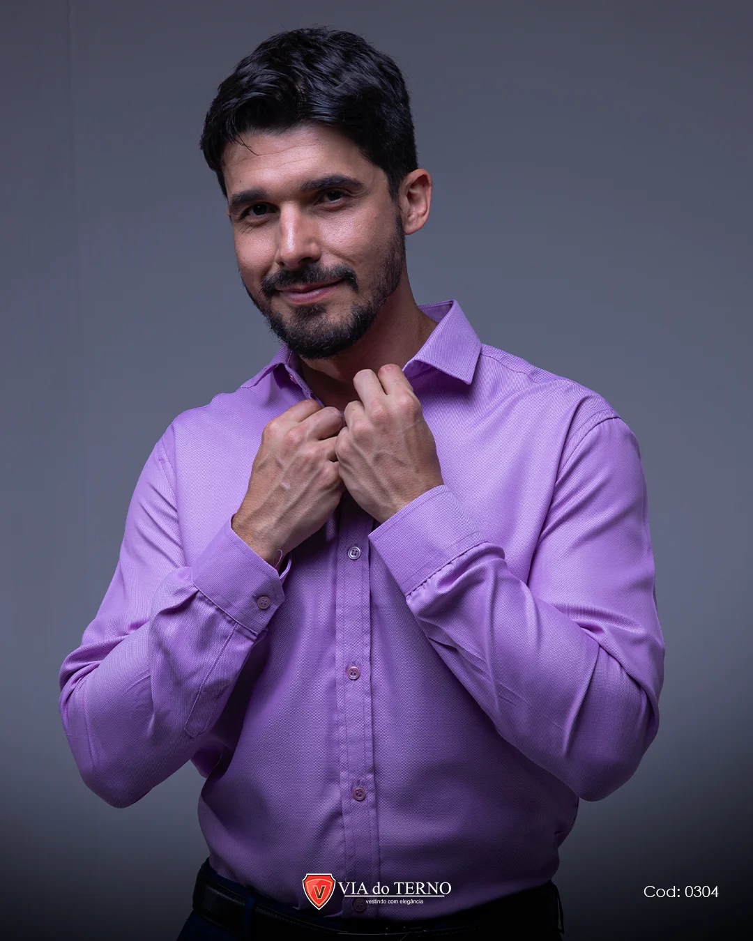 traje lilás homem